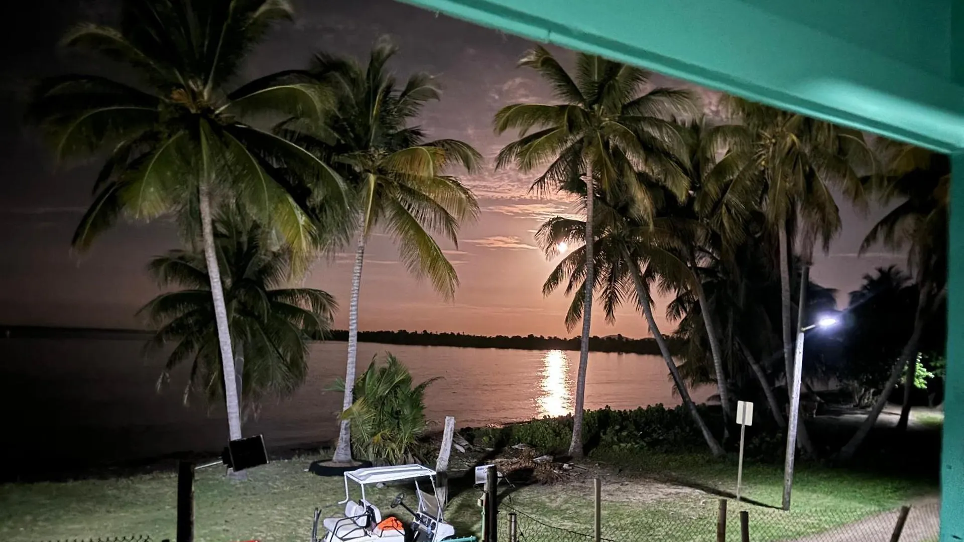 Mami Ana Beach House, The Oceanfront Rest Hideaway ! Ceiba 0*,